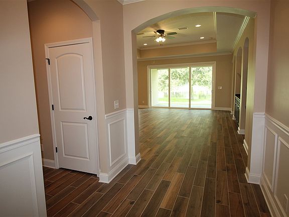 5th image of 301 Deerfield Glen Dr