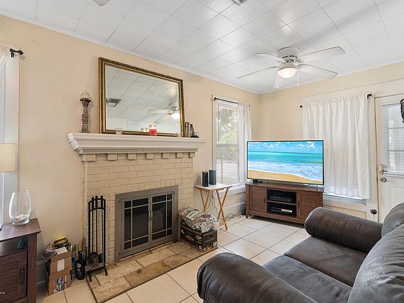 4th image of 1702 Riverview Dr