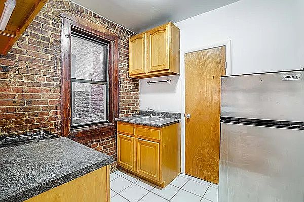 1st image of 326 W 49th St APT 3RW