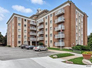 500 S 37th St APT 302, Omaha, NE 68105