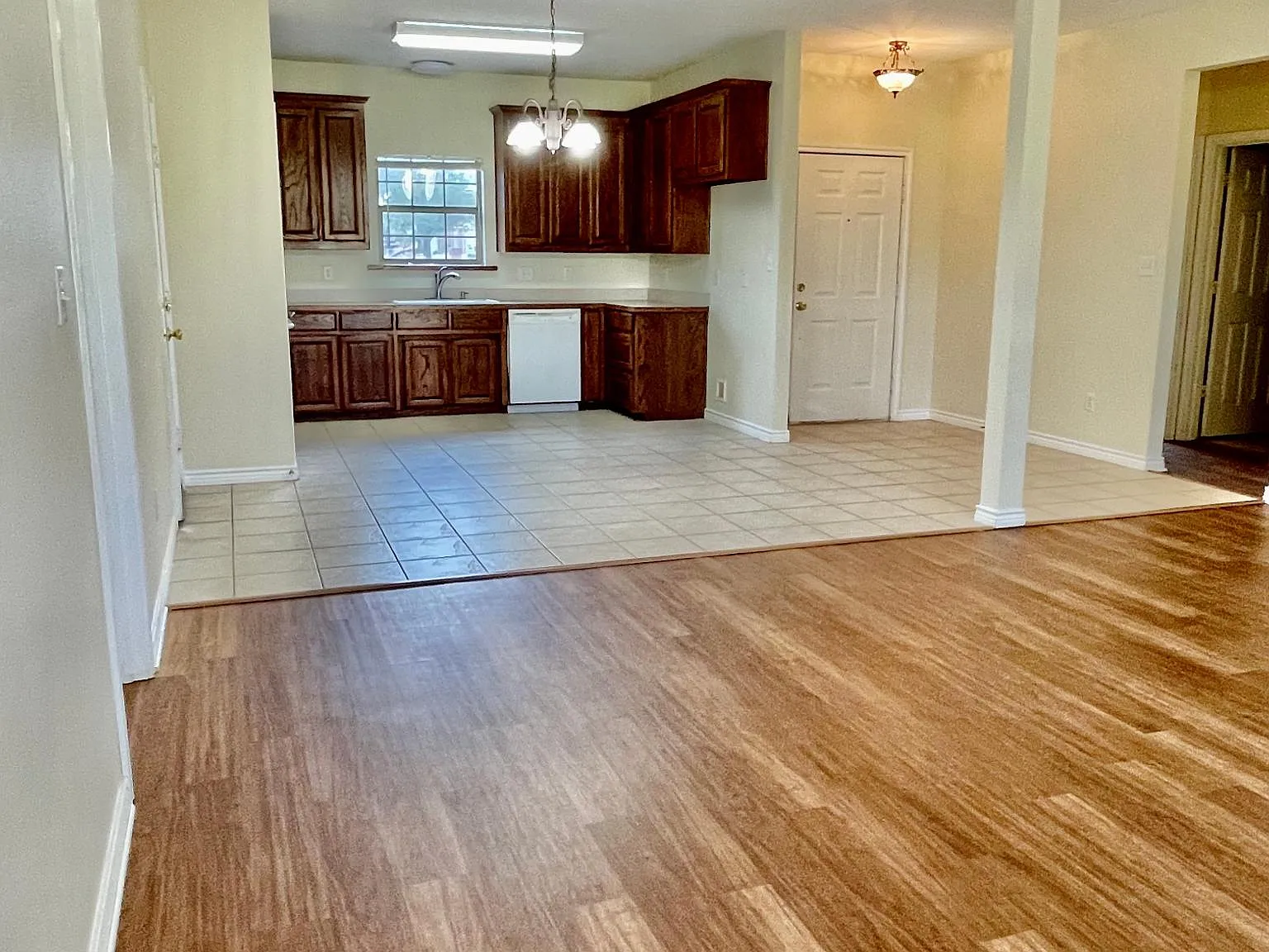 3 bed, 1424 sqft, $1,800 — Photo 2