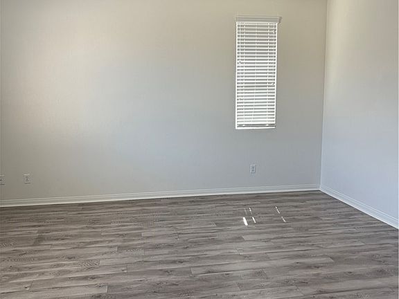 5th image of 28434 Sunflower St #28434