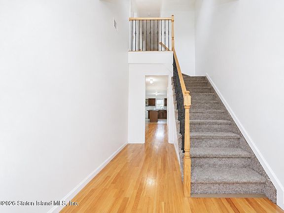 4th image of 18 Edgeview Ln