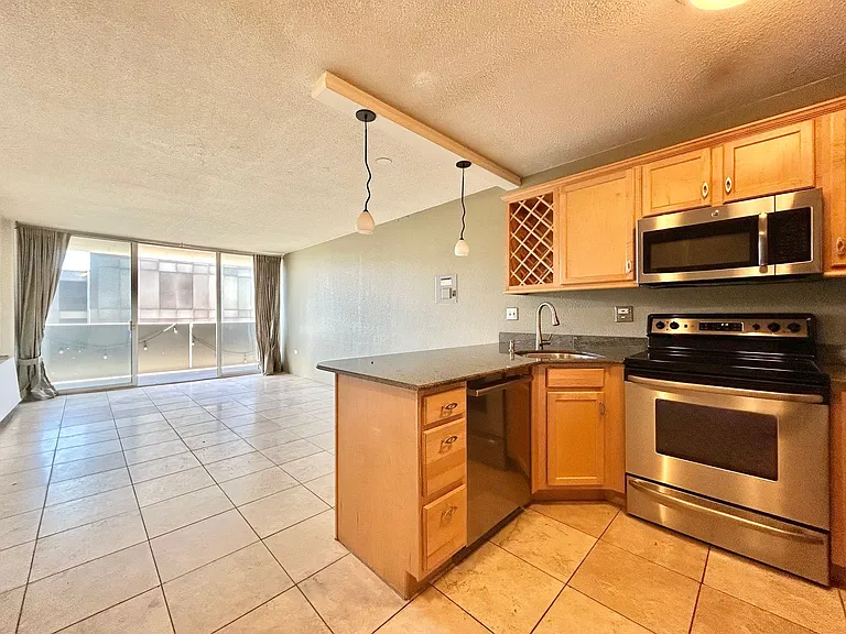 909 Logan St #9ER — Photo 11