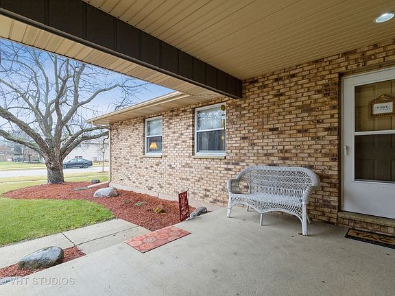 3rd image of 400 Kensington Dr