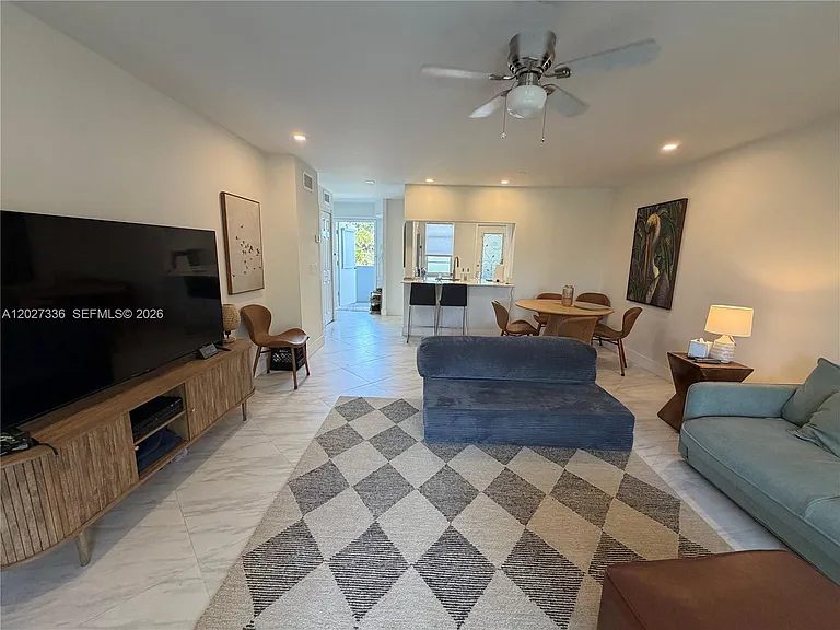 1000 NE 14th Ave #408 — Photo 26
