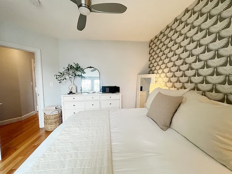 214 E Eagle St #6 — Photo 5