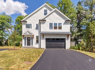 21 Woodruff Ct, New Providence Boro, NJ 07974