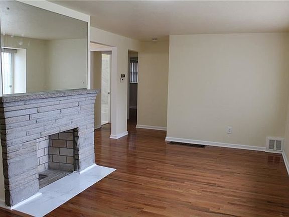 3rd image of 1006 Thornwood Dr