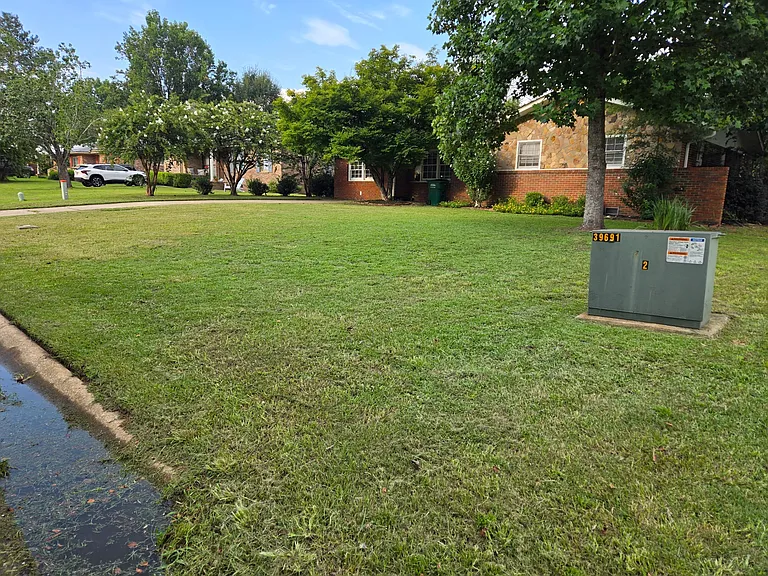 129 Lee Dr — Photo 2