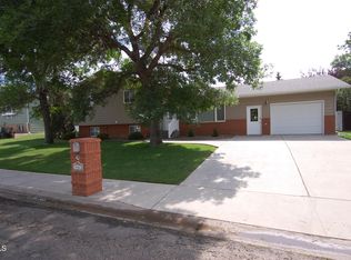 934 12th St SW, Sidney, MT 59270