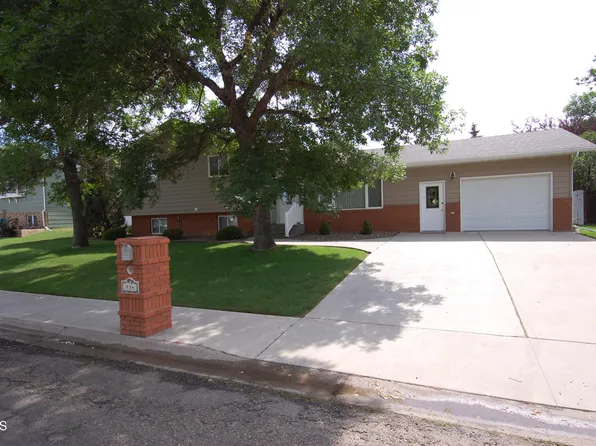 934 12th St SW, Sidney, MT 59270