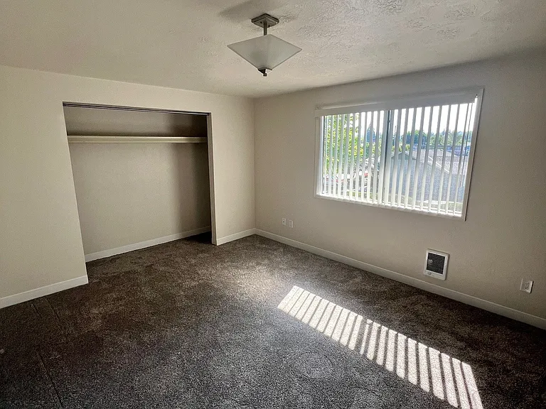 Laurel Park Apartments — Photo 11