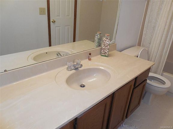 4th image of 6028 Camelot Ct
