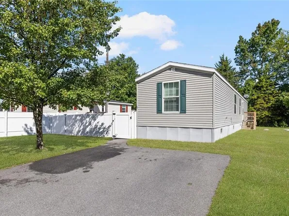 10 Pond Rd, Glocester, RI 02814
