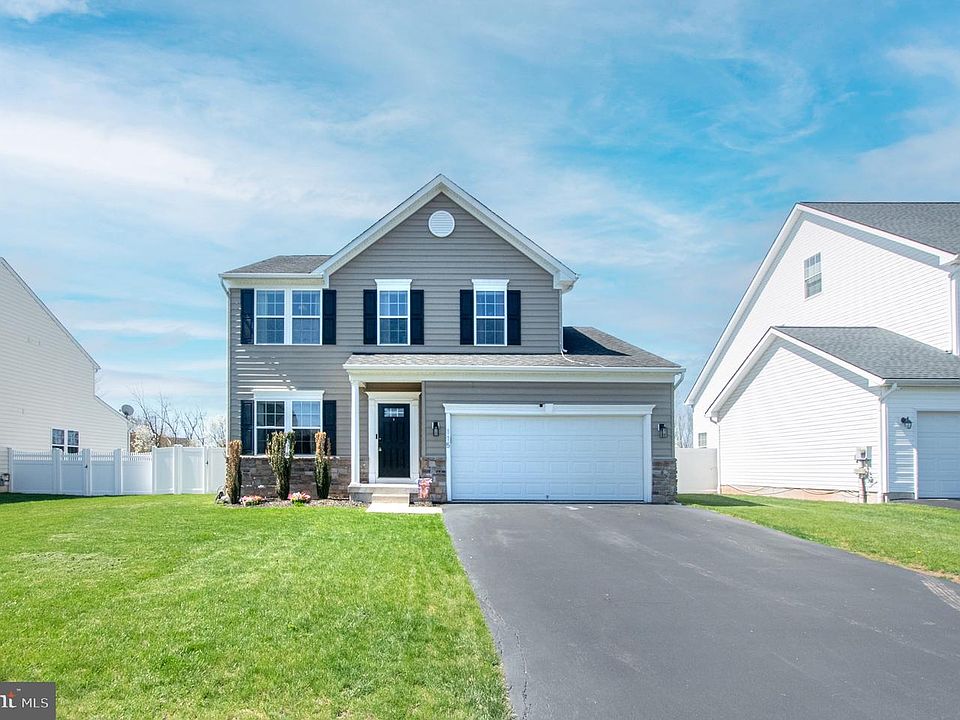 1st image of 115 Garnet Dr