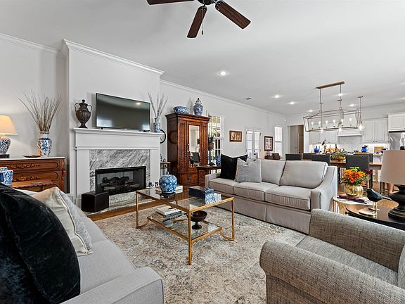 5th image of 4388 Chapel Hill Row
