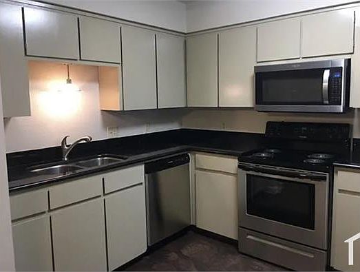 3rd image of 8831 Sandcastle Ct