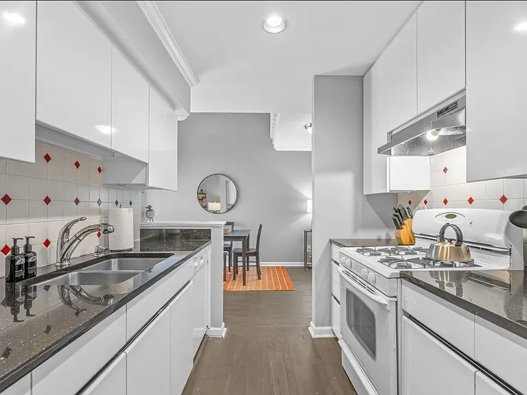 Juniper Place Condominiums — Photo 27