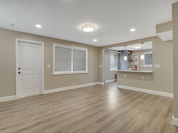 5th image of 1225 W 10th St APT B
