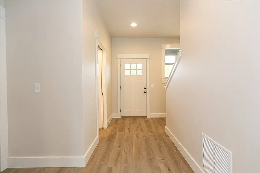 3 bed, 2.5 bath, 1635 sqft, $2,000 — Photo 3