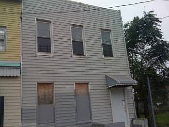 2nd image of 1174 E Tremont Ave
