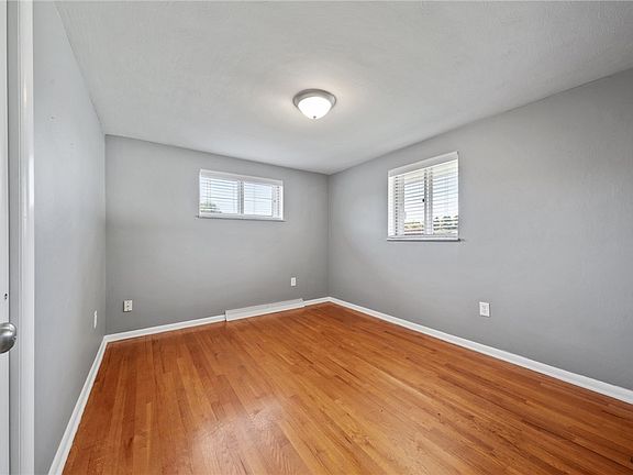 3rd image of 1132 Brookside Dr