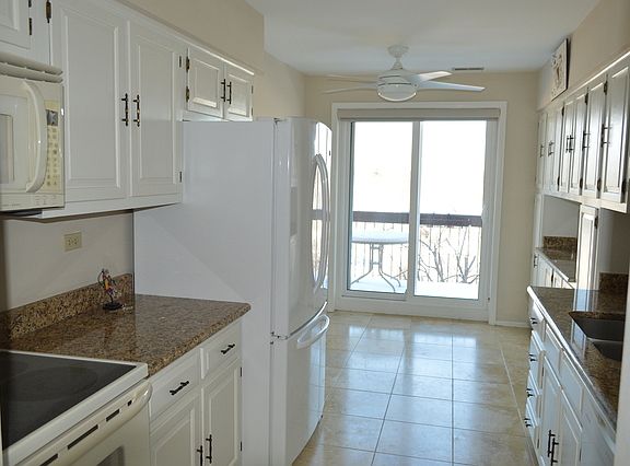 3rd image of 8001 W Courte Dr Unit E506