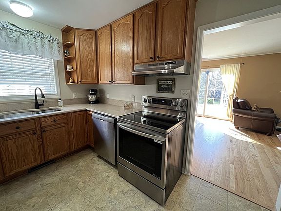 5th image of 270 Fossil Bay Ct