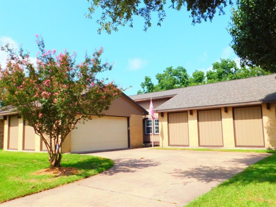 1st image of 10315 Den Oak Dr