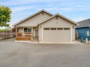 1914 Elmwood Pl, McKinleyville, CA 95519