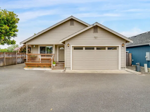 1914 Elmwood Pl, McKinleyville, CA 95519