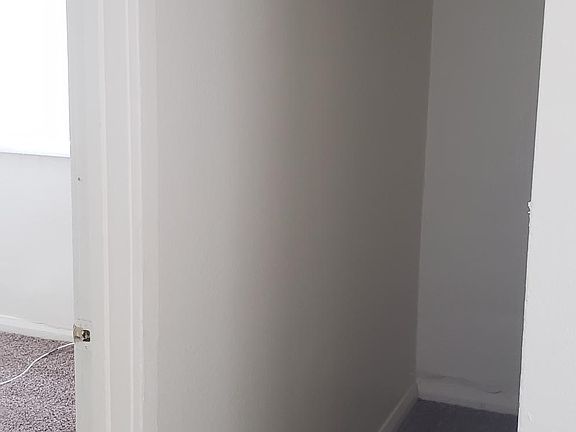 3rd image of 11919 1/2 Willowbrook Ave