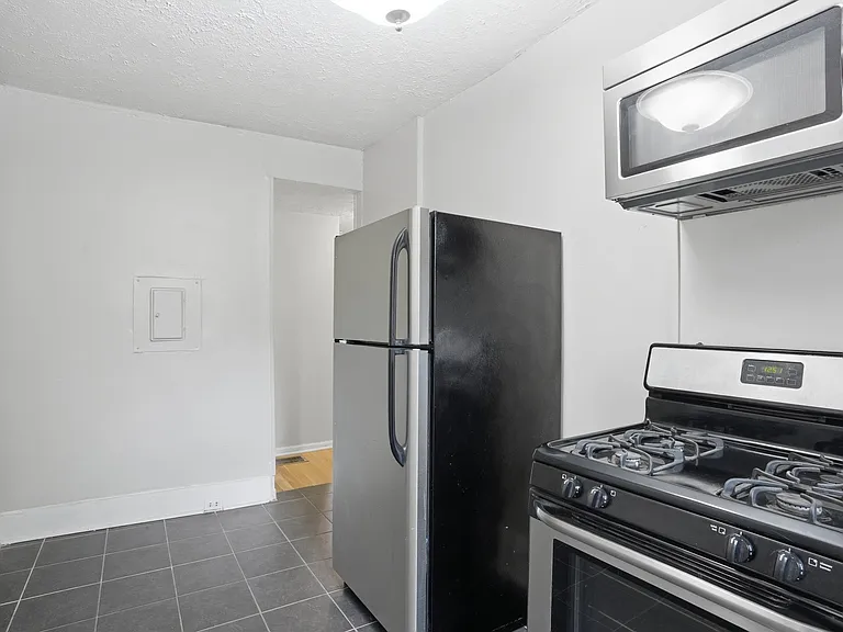 615 Linwood Ave NE #4 — Photo 17