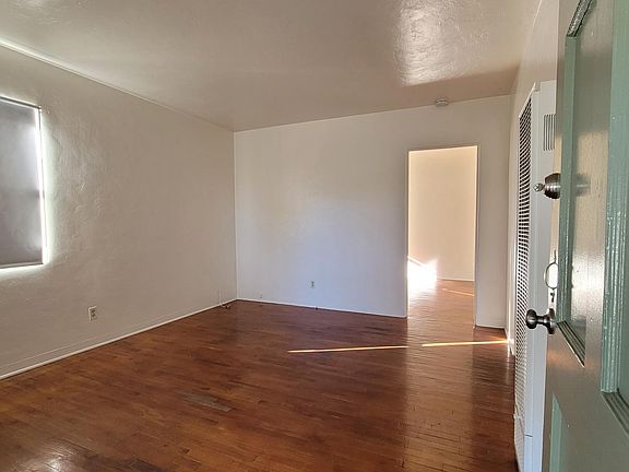3rd image of 3710 Ingraham St