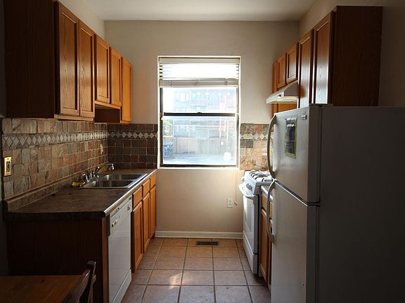 5th image of 1409 E 62nd St #1