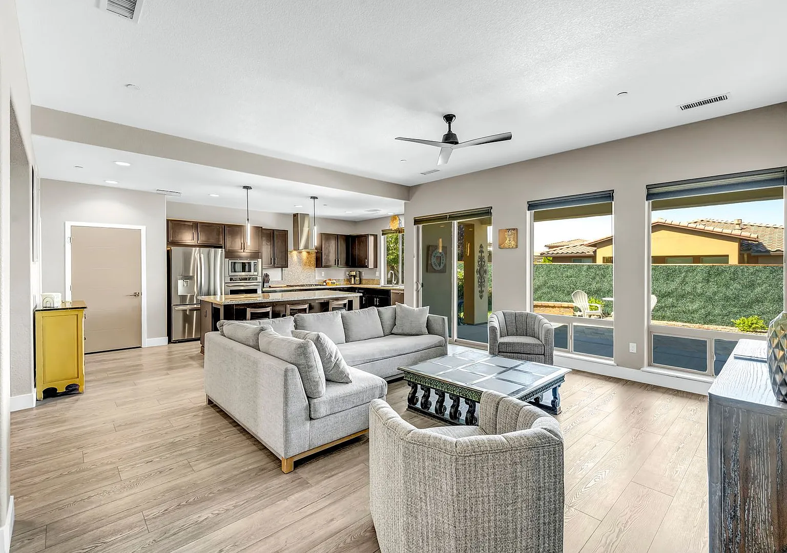Luxury Single-Story Living Fully Furnished In Miramonte — Photo 1
