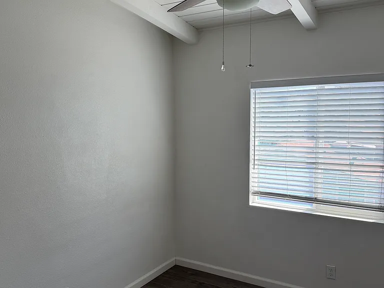5133 Voltaire St — Photo 4