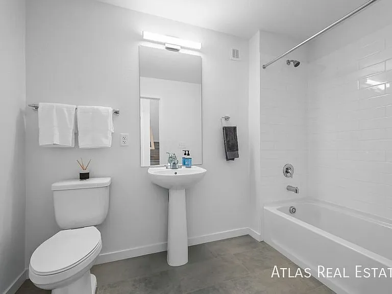 Akron Townhomes — Photo 23