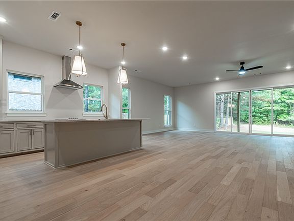 2nd image of 308 S Happy Hollow Rd