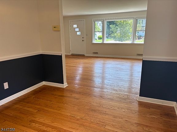4th image of 33 Longacre Drive
