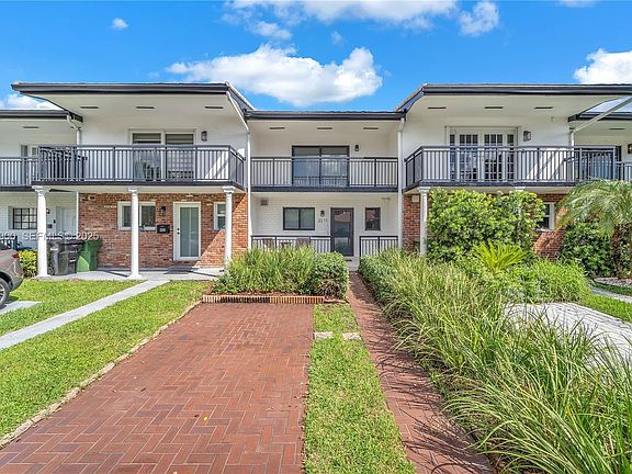 3rd image of 2211 NE 122nd St #2211