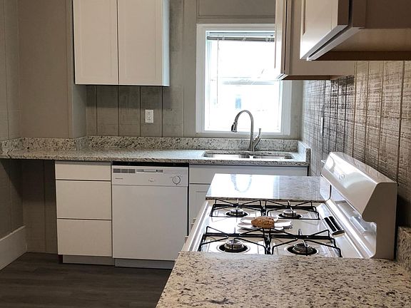 3rd image of 926 S 6th St APT 3