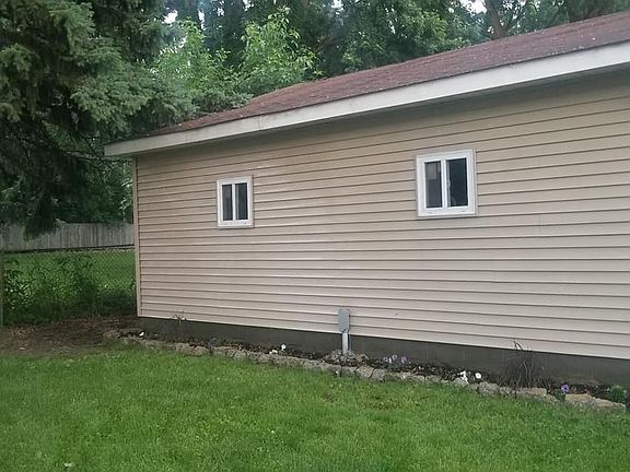 3rd image of 30664 Winthrop Dr