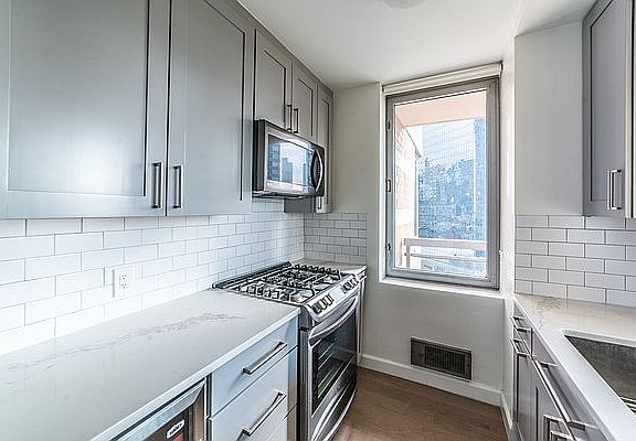 4th image of 500 W 43rd St APT 16B