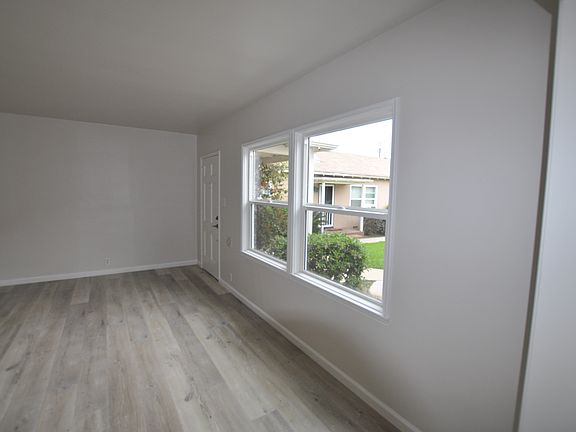 3rd image of 418 N Glenwood Pl #418