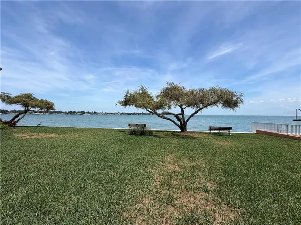 7400 Sunshine Skyway Ln S APT 105, Saint Petersburg, FL 33711