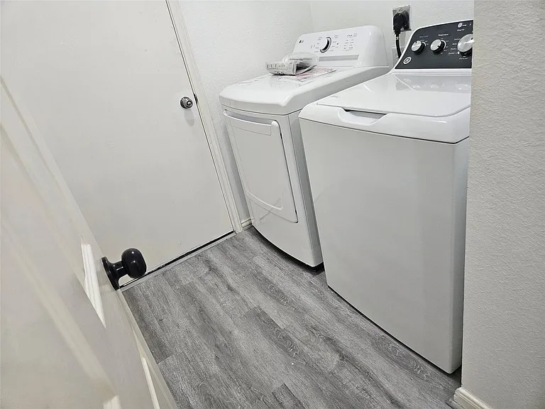 1130 Concord Pl — Photo 28