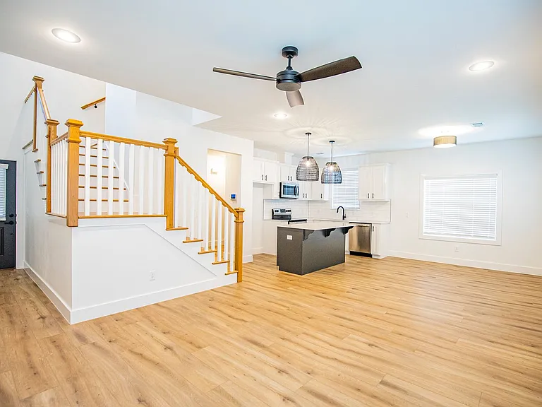 715 N Mount Olive St — Photo 7