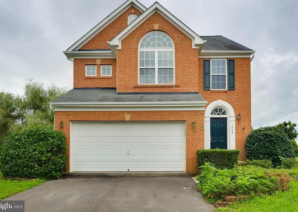 1st image of 1044 Riverdale Cir